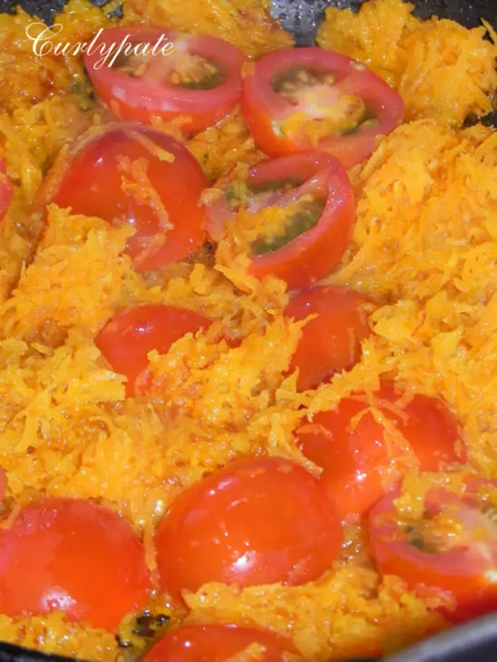 Яйца, маринованные с овощами: шаг 2