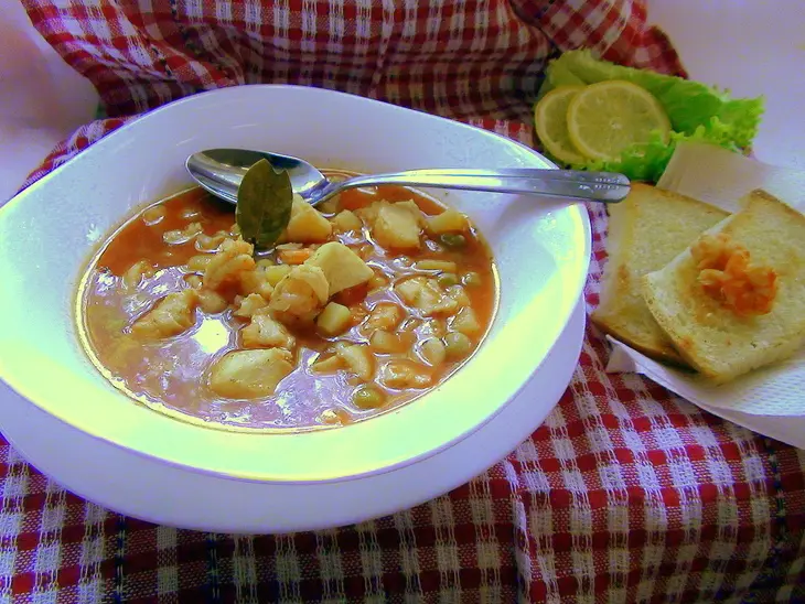 Томатный суп с треской и креветками. простой рецепт невероятно вкусного супа.: шаг 1