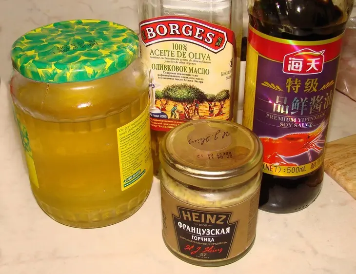 Куриный рулет с белыми грибами и брусникой: шаг 8