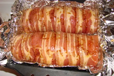 Куриный рулет с белыми грибами и брусникой: шаг 10