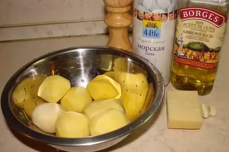 Куриный рулет с белыми грибами и брусникой: шаг 11