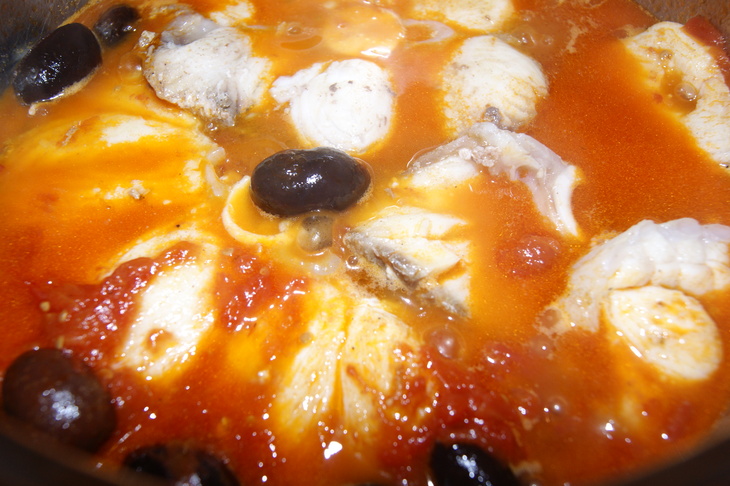 Рыба-меч(γαλεός)с соусом из маслин и ароматный рис с зелёным горошком: шаг 5