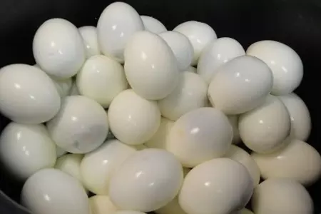 Маринованные яйца со специями: шаг 3