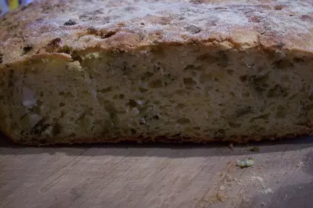 Кукурузный хлеб  на кефире с зеленым луком: шаг 8