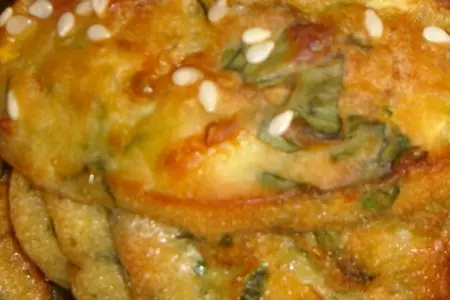 Закусочные кексы из огурцов с сыром, зеленью и кунжутом + оладьи из огурцов: шаг 2