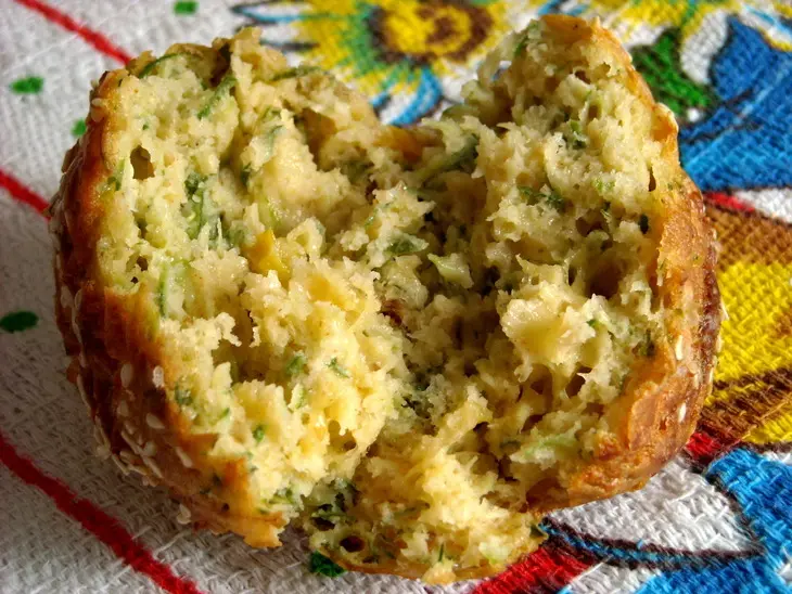 Закусочные кексы из огурцов с сыром, зеленью и кунжутом + оладьи из огурцов: шаг 5
