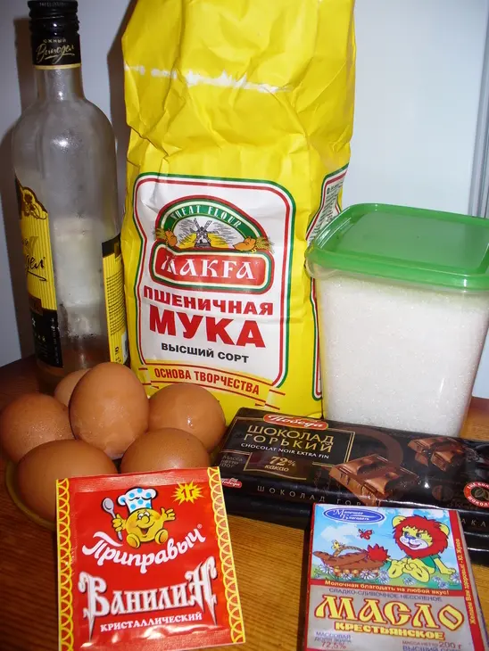Шоколадно - вишневый торт: шаг 1