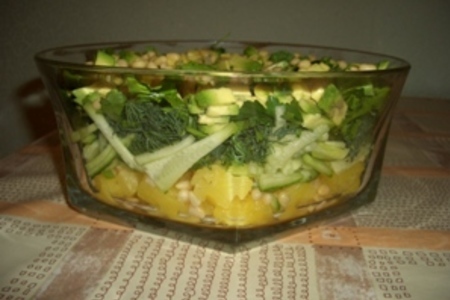 Салат зеленый с ананасами и орехами: шаг 2