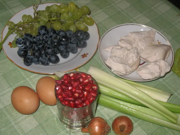 Пестрый салат с курочкой: шаг 1