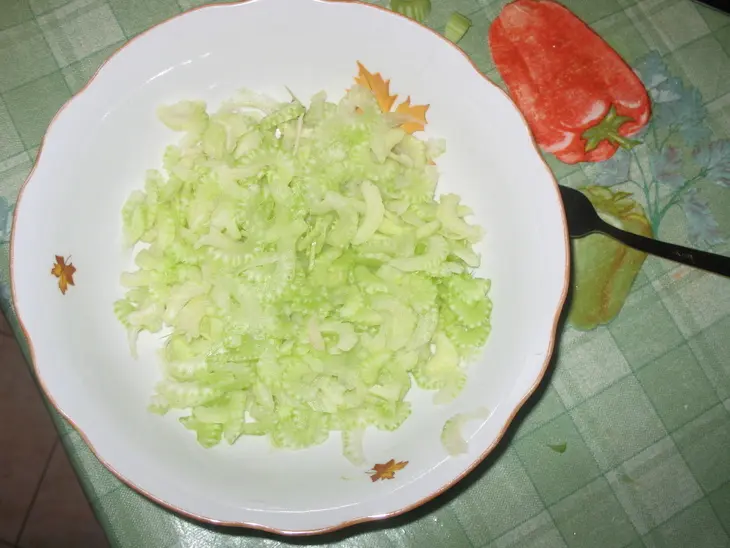Пестрый салат с курочкой: шаг 2