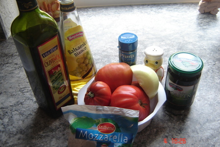 Салат из помидор с моцареллой: шаг 1