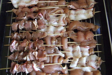 Домашние шашлычки из свинины, курицы и креветок: шаг 5