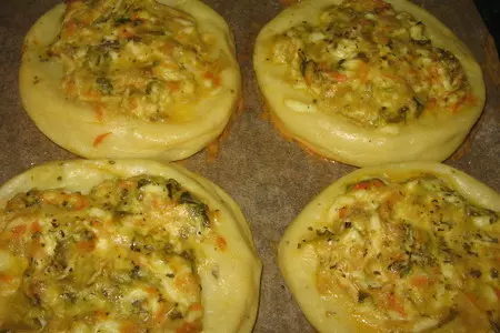 Ватрушки картофельные с капустой и яйцом.: шаг 8