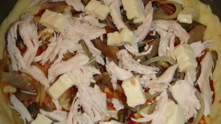 Пицца картофельная с курицей и грибами: шаг 4