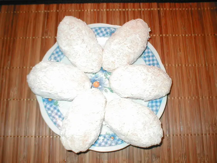 Котлеты  из  крабовых  палочек или как дожить до зарплаты: шаг 3