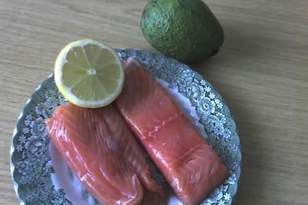 Суфле из лосося с кремом из авокадо: шаг 1
