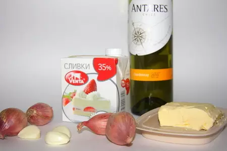 Паштет из семги с каперсами и луком шалот.: шаг 1