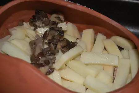 Опята с мясом в поросенке (горшочке): шаг 4
