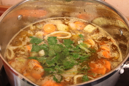 Морквный суп-пюре с кориандром, сельдереем и чили: шаг 3