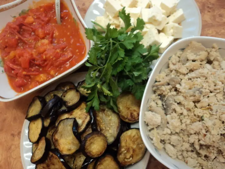 Запеканка из баклажанов с вареным мясом: шаг 1