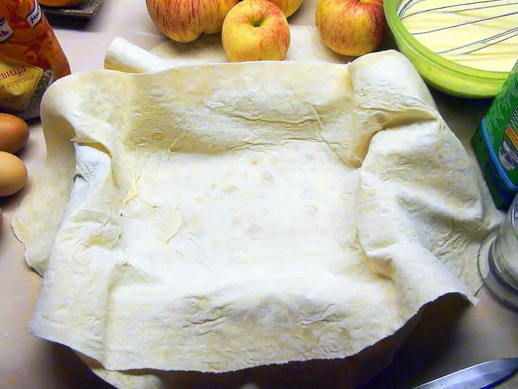 Быстрый пирог из лаваша с яблоками, изюмом и виноградом «гости на пороге».: шаг 2