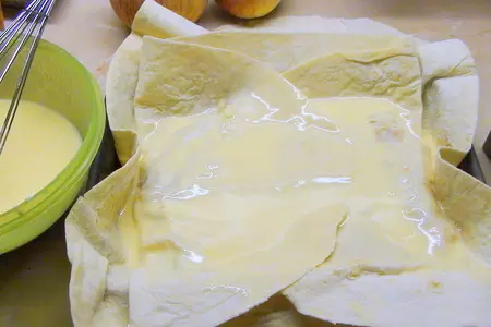 Быстрый пирог из лаваша с яблоками, изюмом и виноградом «гости на пороге».: шаг 4