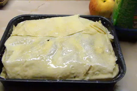 Быстрый пирог из лаваша с яблоками, изюмом и виноградом «гости на пороге».: шаг 5