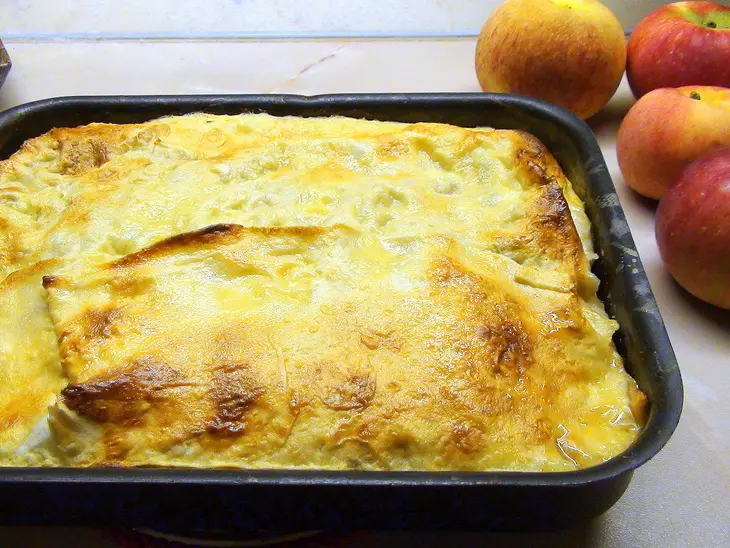 Быстрый пирог из лаваша с яблоками, изюмом и виноградом «гости на пороге».: шаг 6