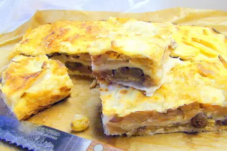 Быстрый пирог из лаваша с яблоками, изюмом и виноградом «гости на пороге».: шаг 8