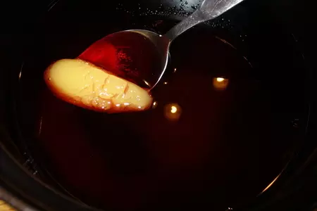 Свиная вырезка с грибами и глазурью из красного вина с ароматом прованских трав.: шаг 2