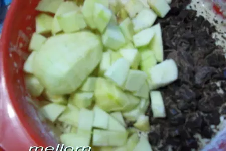 Кексы на ряженки с яблоками и шоколадом: шаг 4