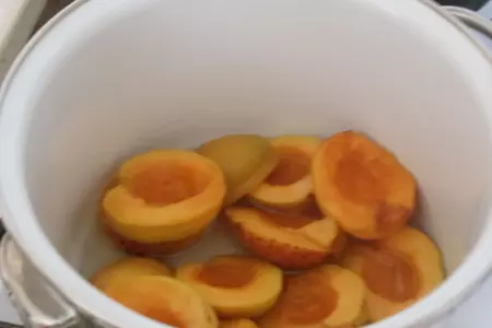 Пирог со абрикосами и персиками: шаг 1