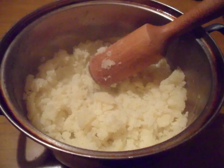 Картофельные котлеты с сыром под грибным соусом: шаг 3