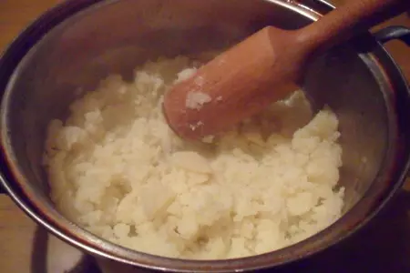 Картофельные котлеты с сыром под грибным соусом: шаг 4