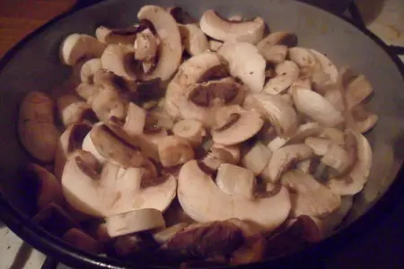 Картофельные котлеты с сыром под грибным соусом: шаг 6