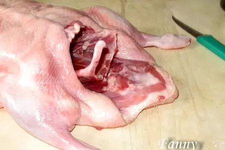 Утка без костей, фаршированная рисом с белыми грибами: шаг 2