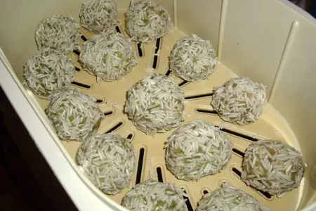 Рисовые шарики с пряной курицей на пару: шаг 6