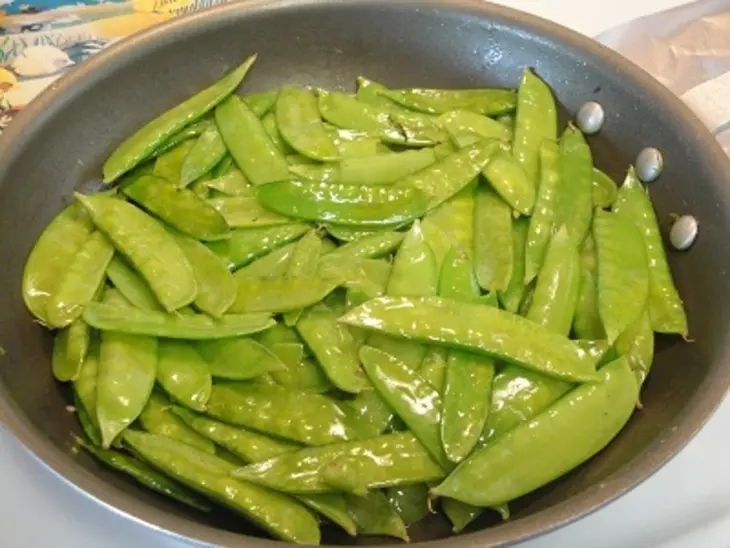Креветки и кальмары в дружбе с овощами: шаг 5