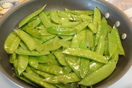 Креветки и кальмары в дружбе с овощами: шаг 5