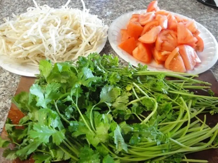 Креветки и кальмары в дружбе с овощами: шаг 6