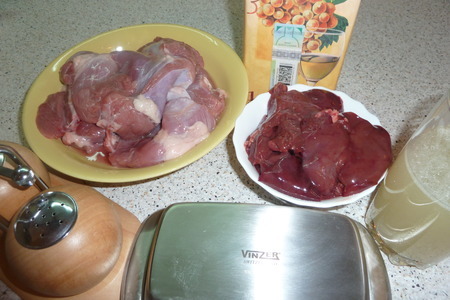 Неклассическая  лазанья с филе индейки, куриной печенью и маринованными опятами: шаг 1