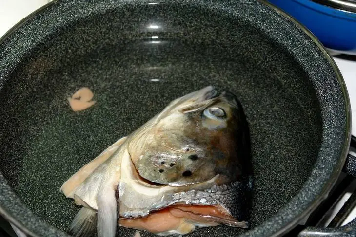 Кокосовый суп с тунцом и морепродуктами: шаг 1