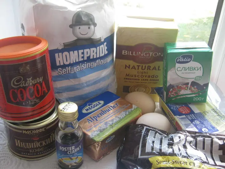 Торт-пирог « шоколадный »с шоколадными чипсами и  в шоколадной панакоте (ultra choc-chip cake).: шаг 1