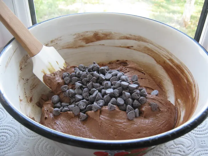 Торт-пирог « шоколадный »с шоколадными чипсами и  в шоколадной панакоте (ultra choc-chip cake).: шаг 4