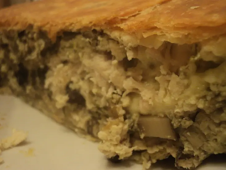 Пирог с куриным филе и белыми грибами: шаг 1