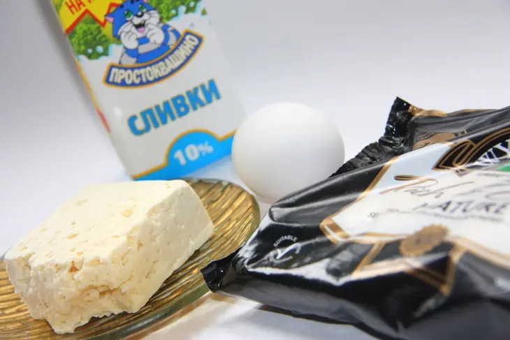 Домашняя паста с орегано и сливочно-сырным соусом.: шаг 2