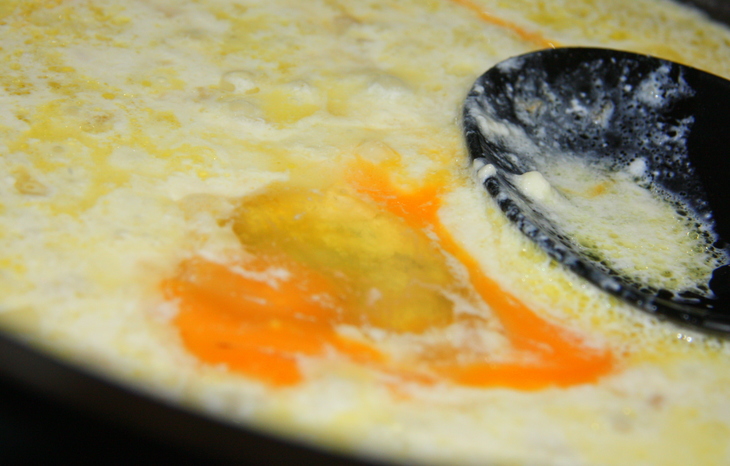Домашняя паста с орегано и сливочно-сырным соусом.: шаг 6