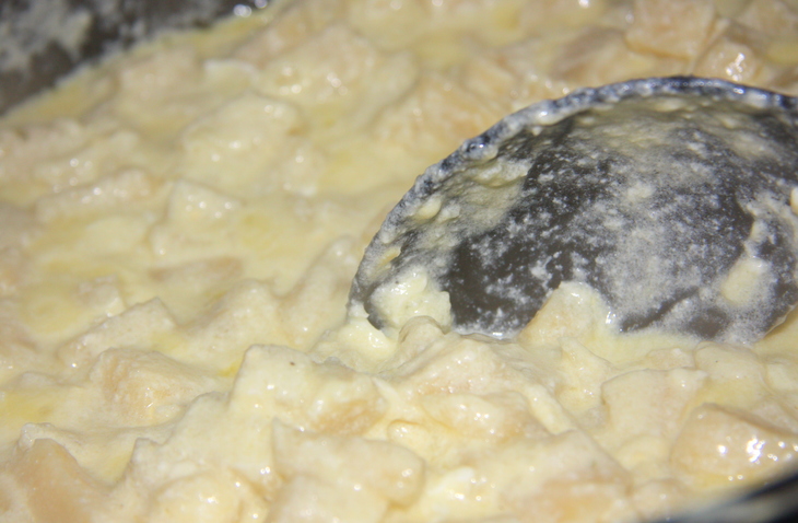 Домашняя паста с орегано и сливочно-сырным соусом.: шаг 8