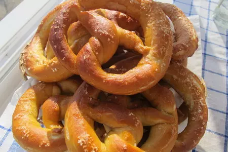 Брецель (brezel) — немецкий крендель к пиву по баварски и по швабски: шаг 7