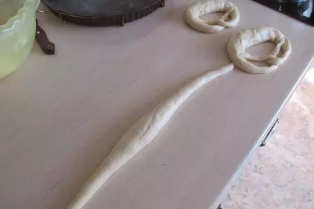 Брецель (brezel) — немецкий крендель к пиву по баварски и по швабски: шаг 10